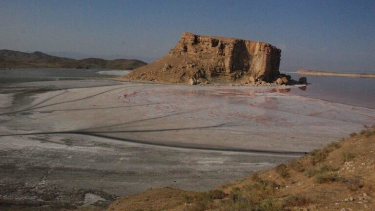 I am Urmia Lake - من دریاچه ارومیه هستم